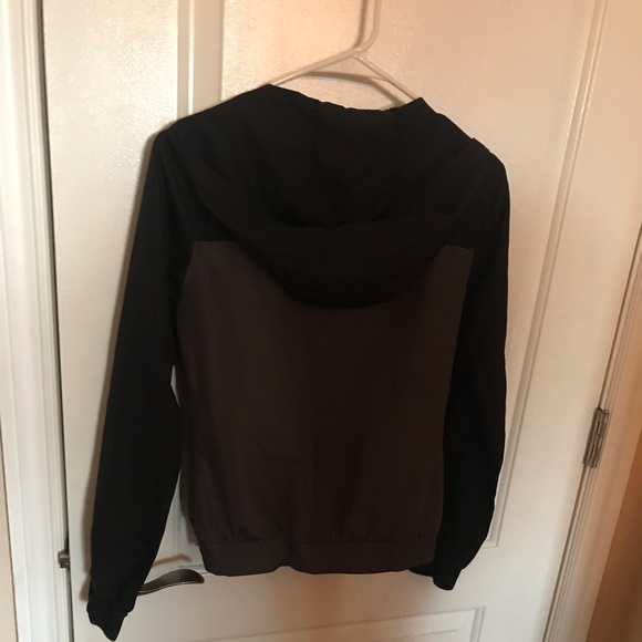 Light windbreaker - Picture 3 of 4